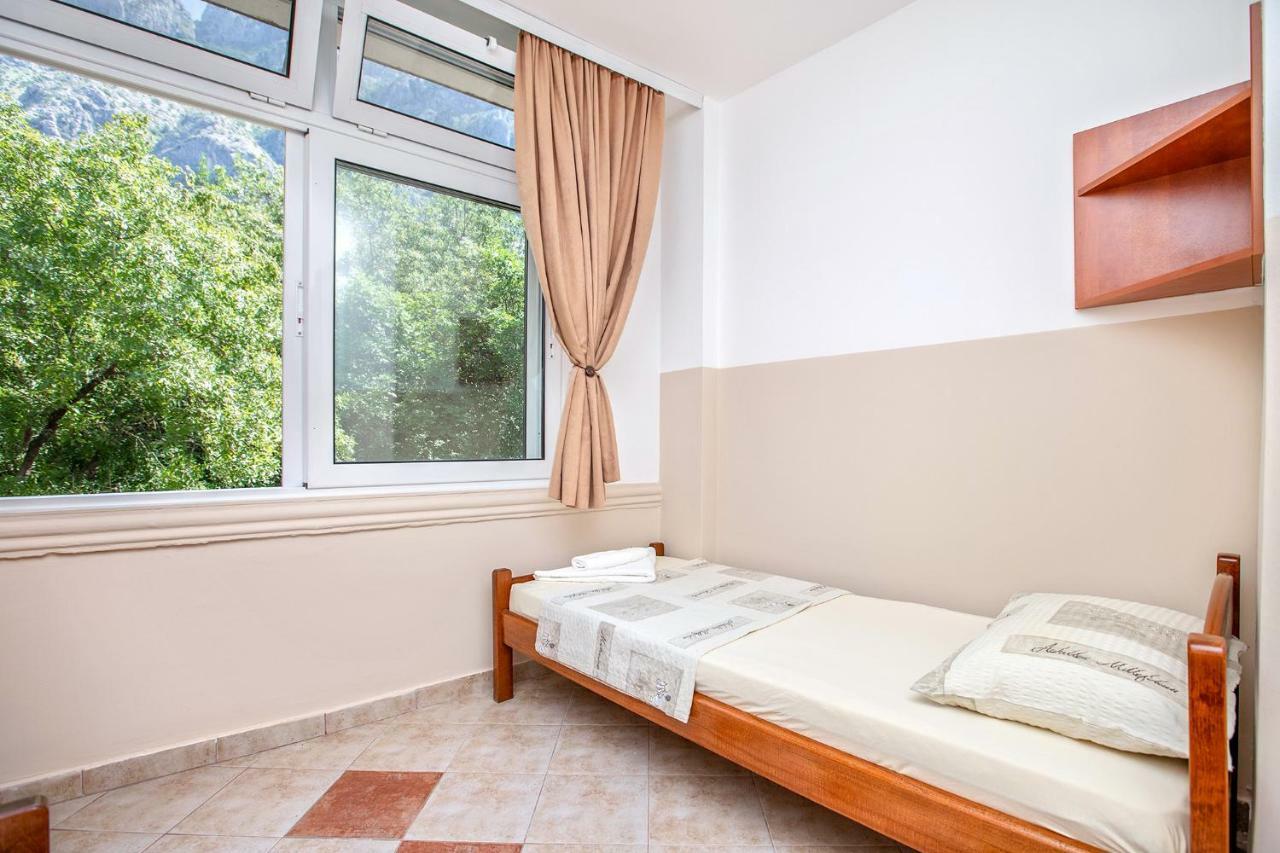 Apartments Villa Popovic Kotor Exteriör bild