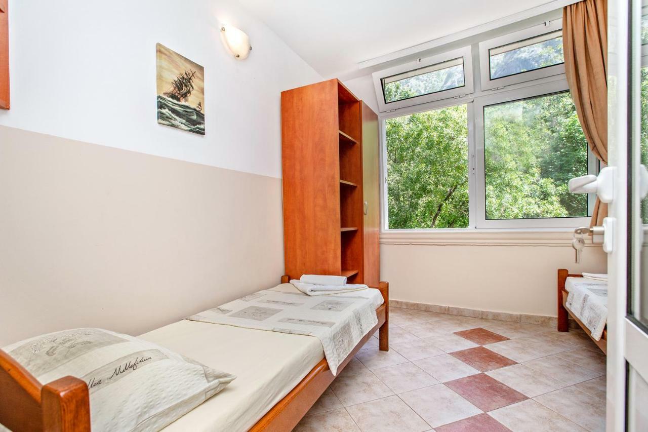 Apartments Villa Popovic Kotor Exteriör bild