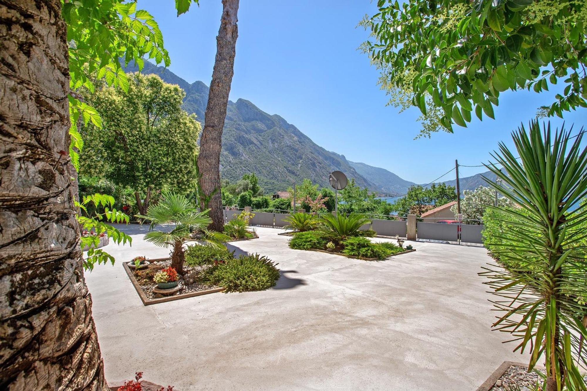 Apartments Villa Popovic Kotor Exteriör bild